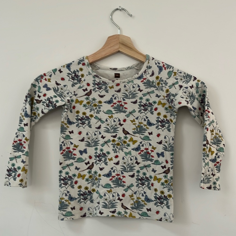 Tea Collection, long sleeve tee. Size 5. Cream ground w multicolor print.